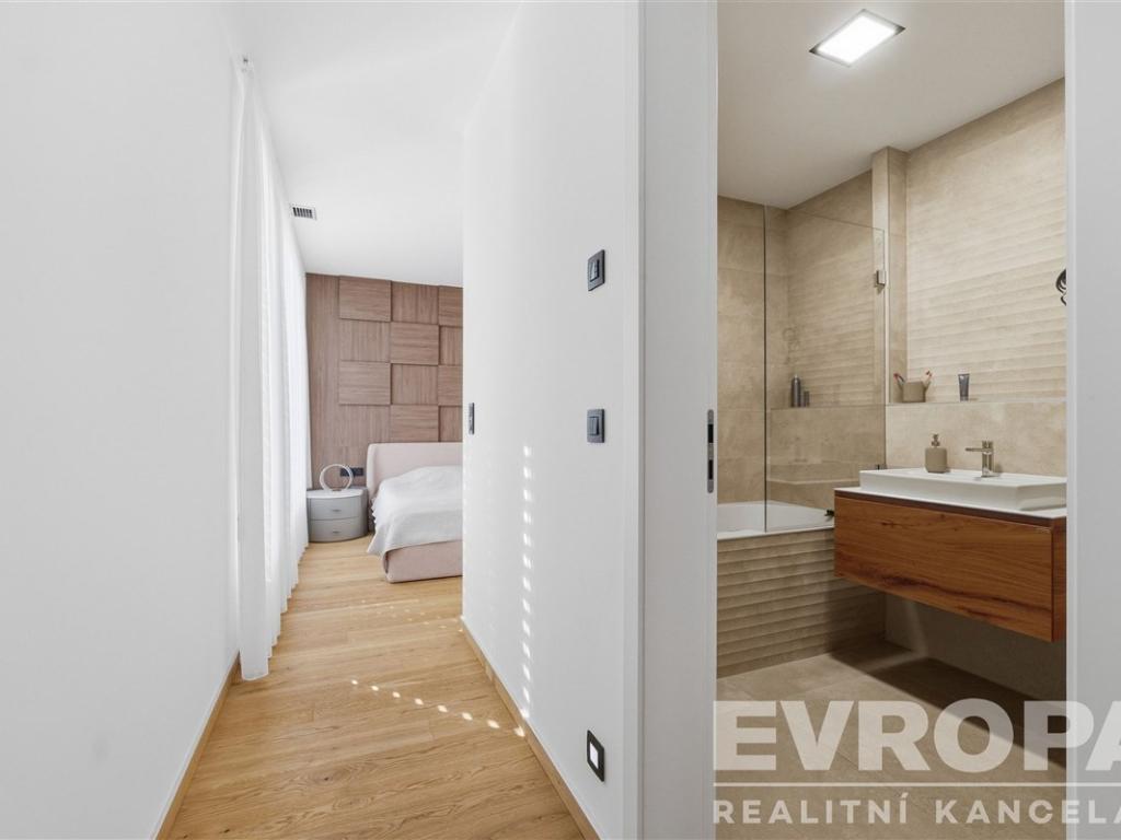 Pronájem bytu 2+kk 88 m2, Praha – náhled fotky 9