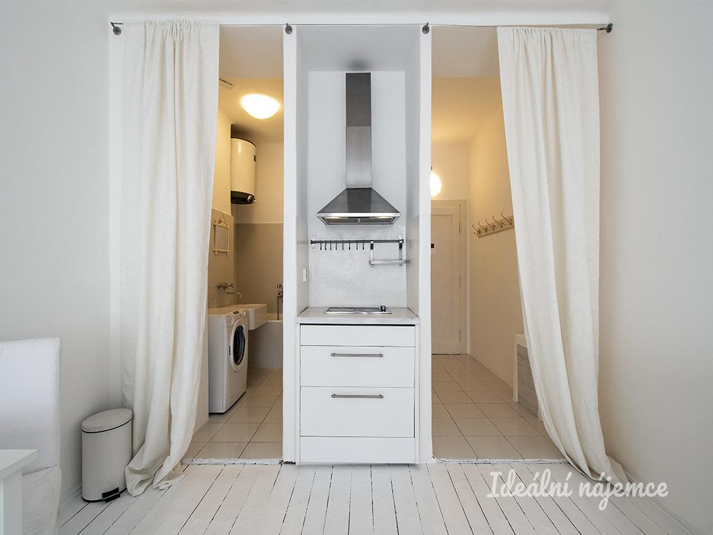 Pronájem bytu 1+kk 28 m2