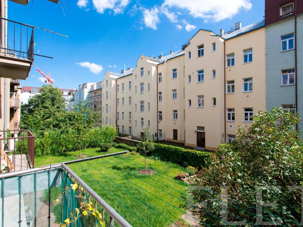 Prodej bytu 2+kk 44 m² – pohled 3