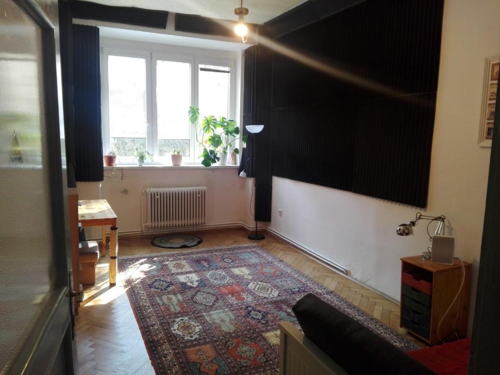 Spolubydleni bytu celý pokoj 70 m2