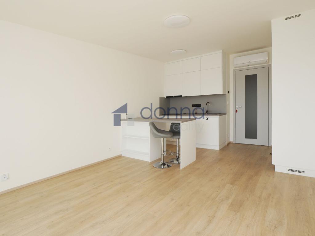 Pronájem bytu 1+kk 39 m2, Praha – náhled fotky 3