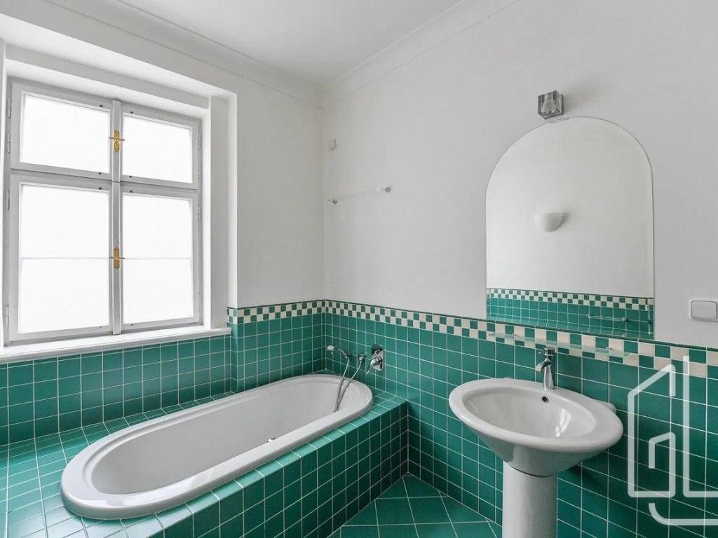 Pronájem bytu 4+1 178 m2, Praha – náhled fotky 13