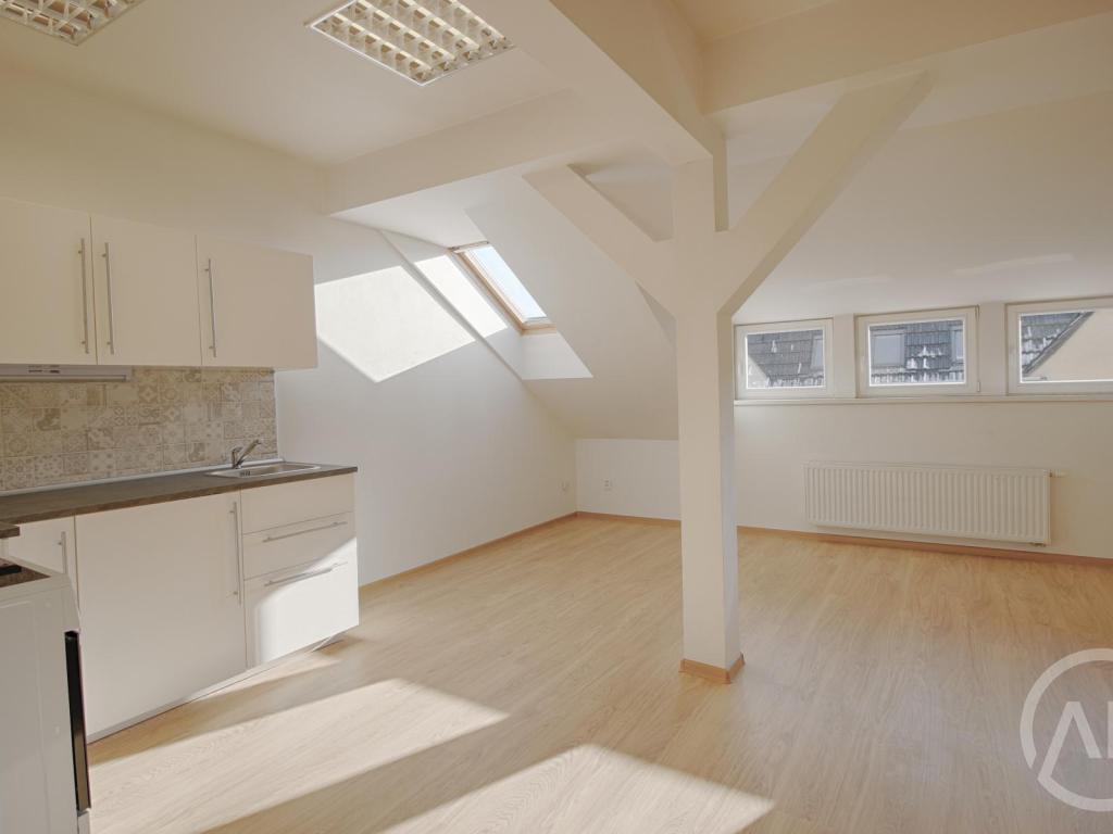 Pronájem bytu 1+kk 37 m2