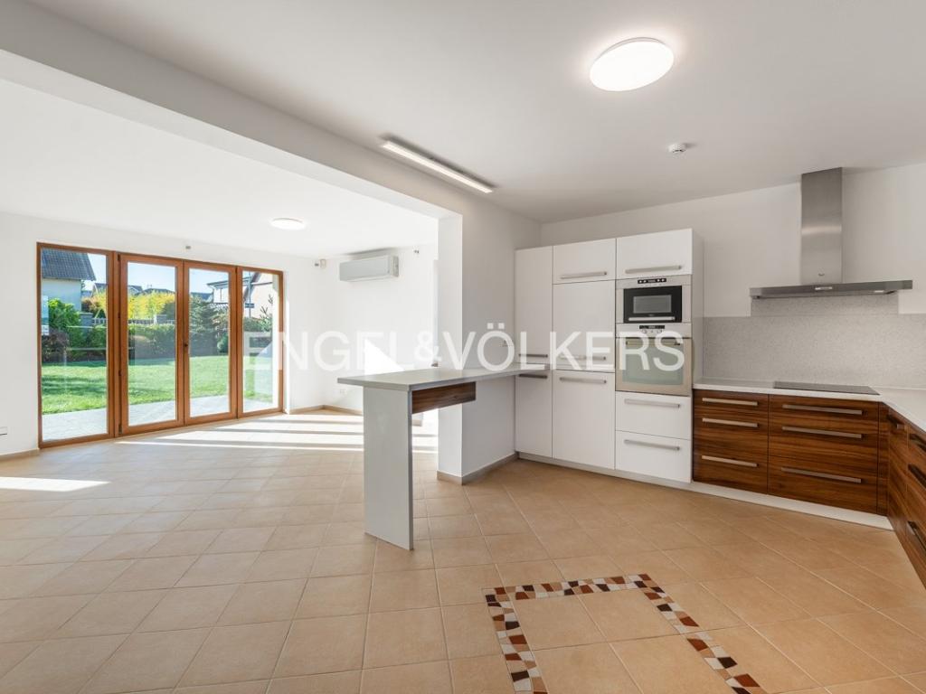 Pronájem fivePlusRooms, Unhošť - Nad Rybníkem,