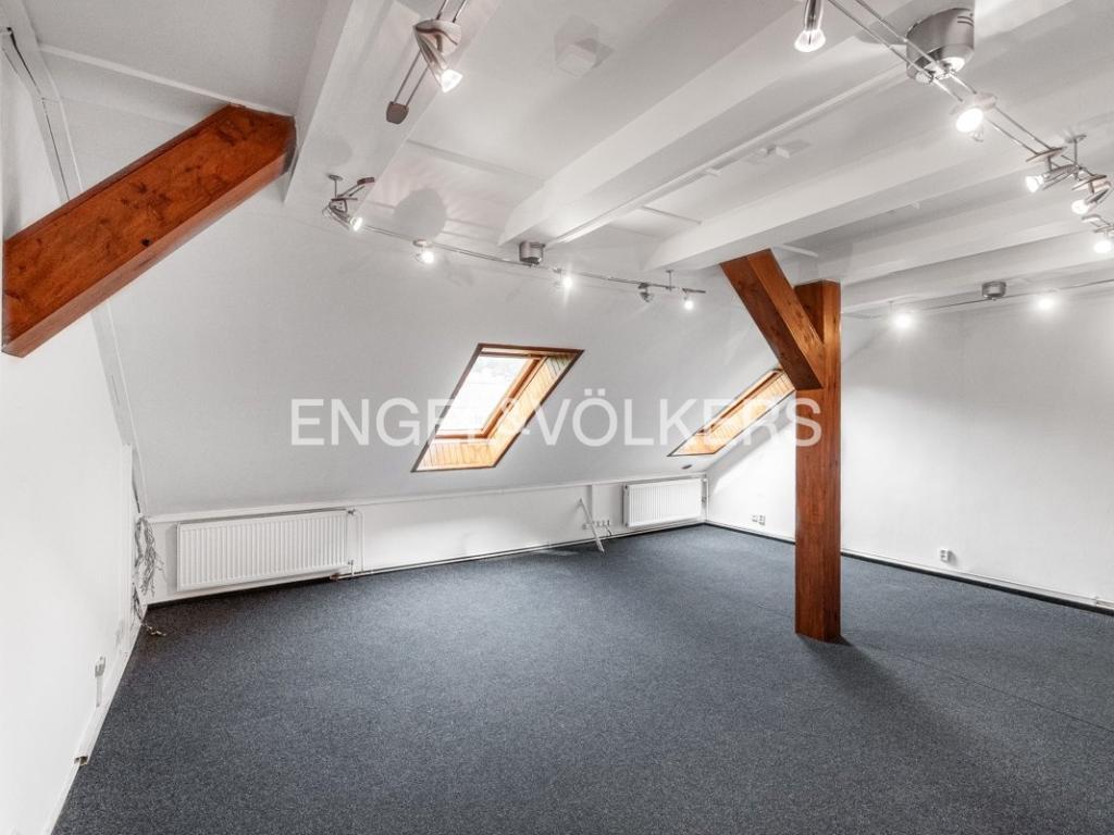 5-room apartment for rent · 140 m² · Praha — 1 237 €/mo