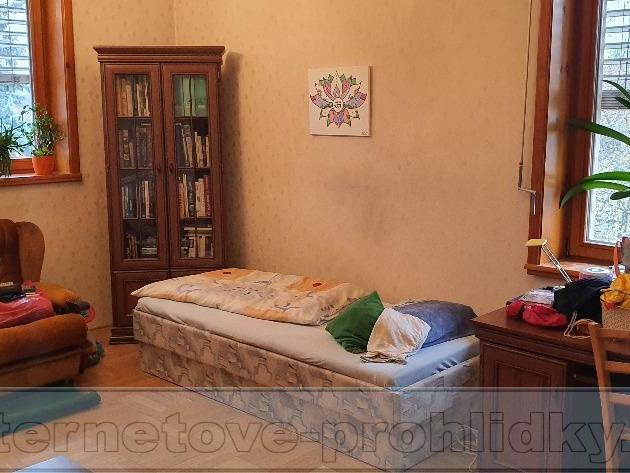 Pronájem bytu pokoj 32 m2