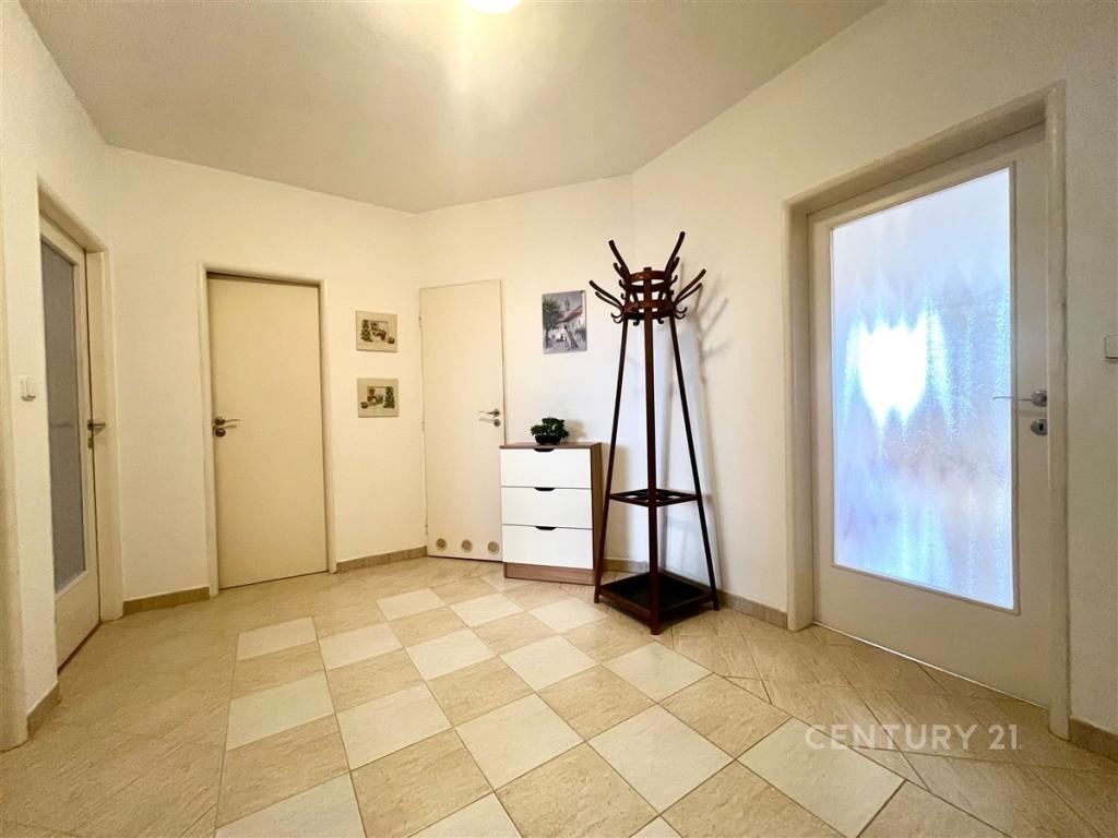 Pronájem bytu 3+kk 93 m2
