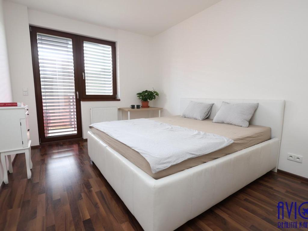 Pronájem bytu 2+kk 50 m2, Praha – náhled fotky 12