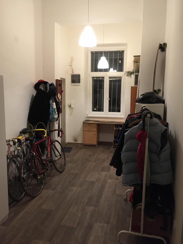 Spolubydleni bytu celý pokoj 90 m2