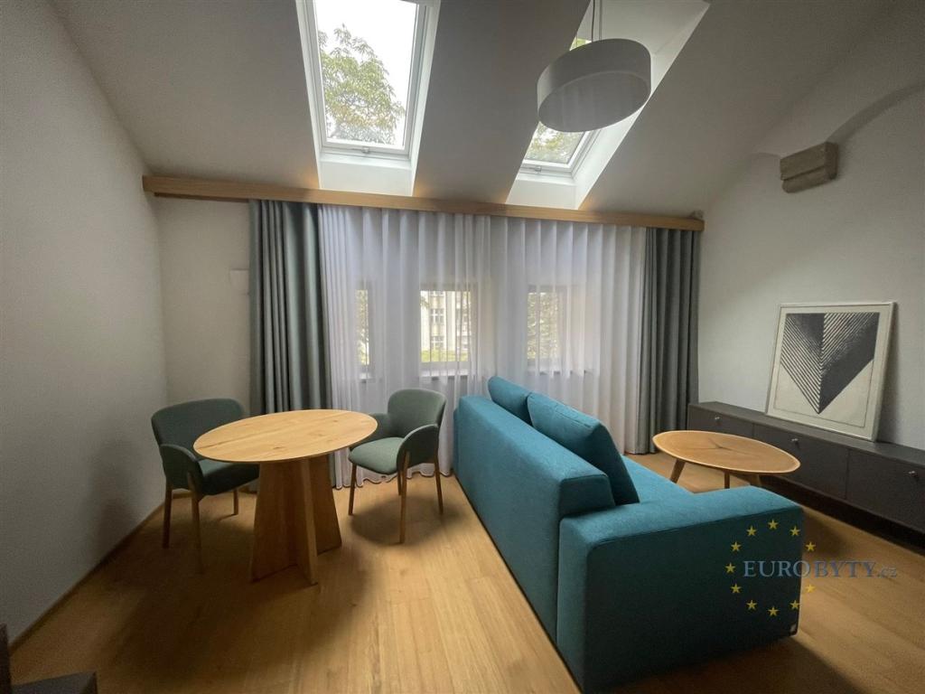 1-room apartment for rent · 40 m² · Praha — 907 €/mo