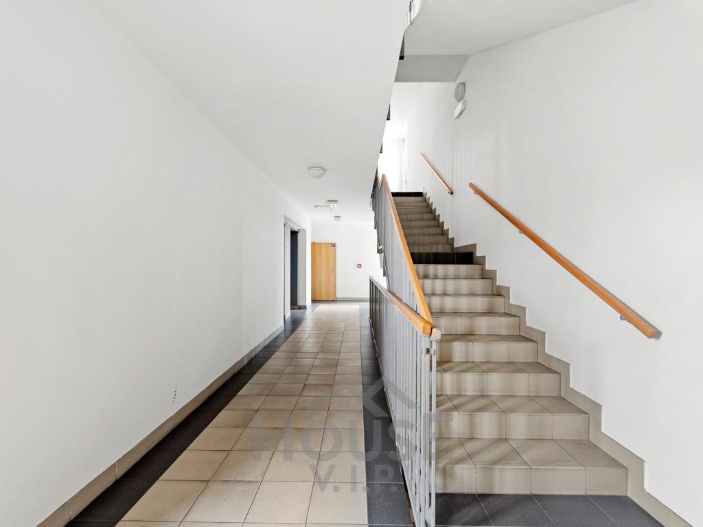 Prodej bytu 2+kk 49 m2, Praha – náhled fotky 30