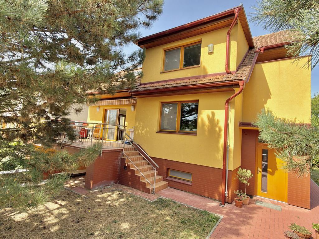 Pronájem domu 330 m2