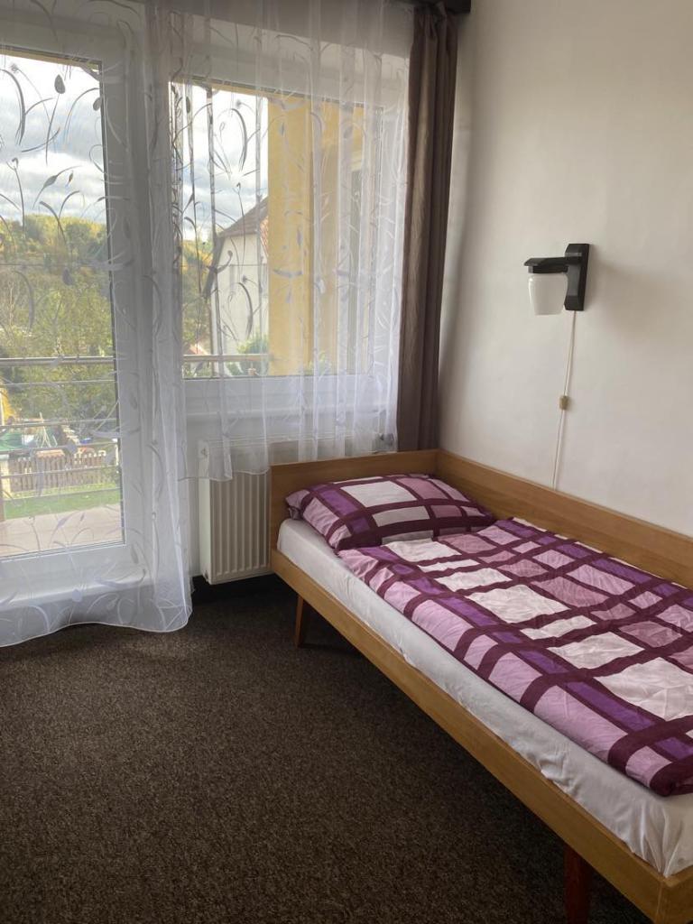 Pronajem bytu celý pokoj 10 m2
