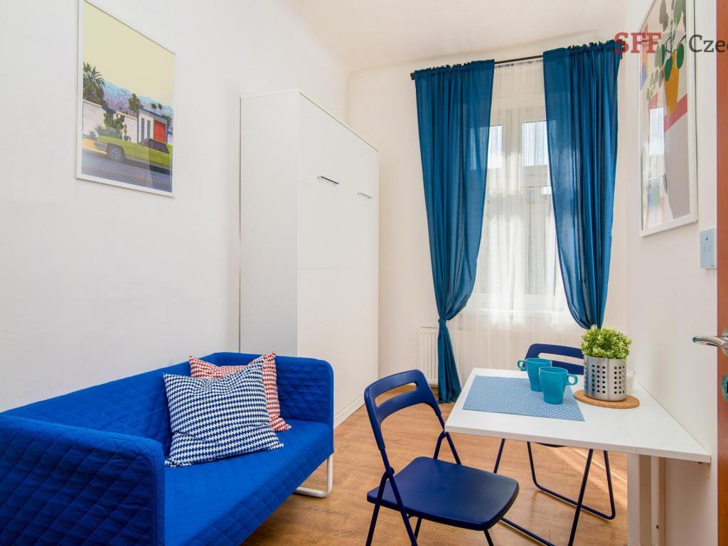 Pronájem 1+kk, Praha - Čestmírova, 17400 Kč, 17 m2