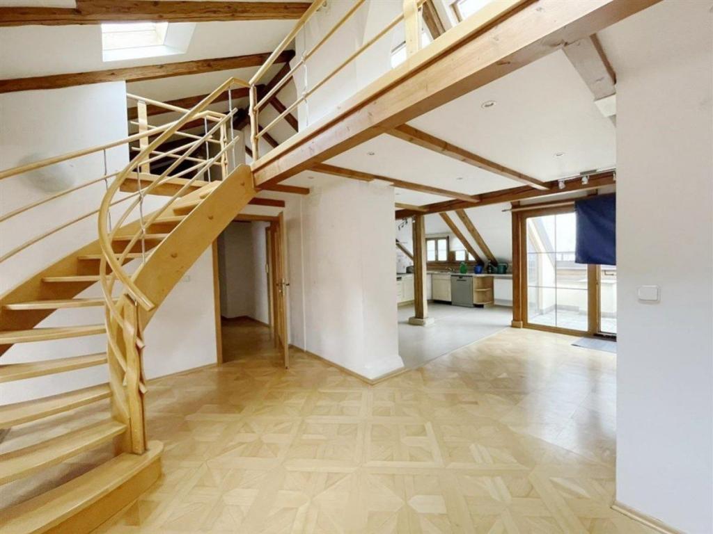 Pronájem bytu 4+kk 220 m2