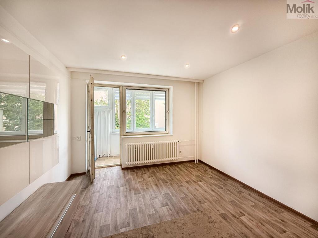 Pronájem bytu 1+kk 38 m2, Teplice – náhled fotky 8