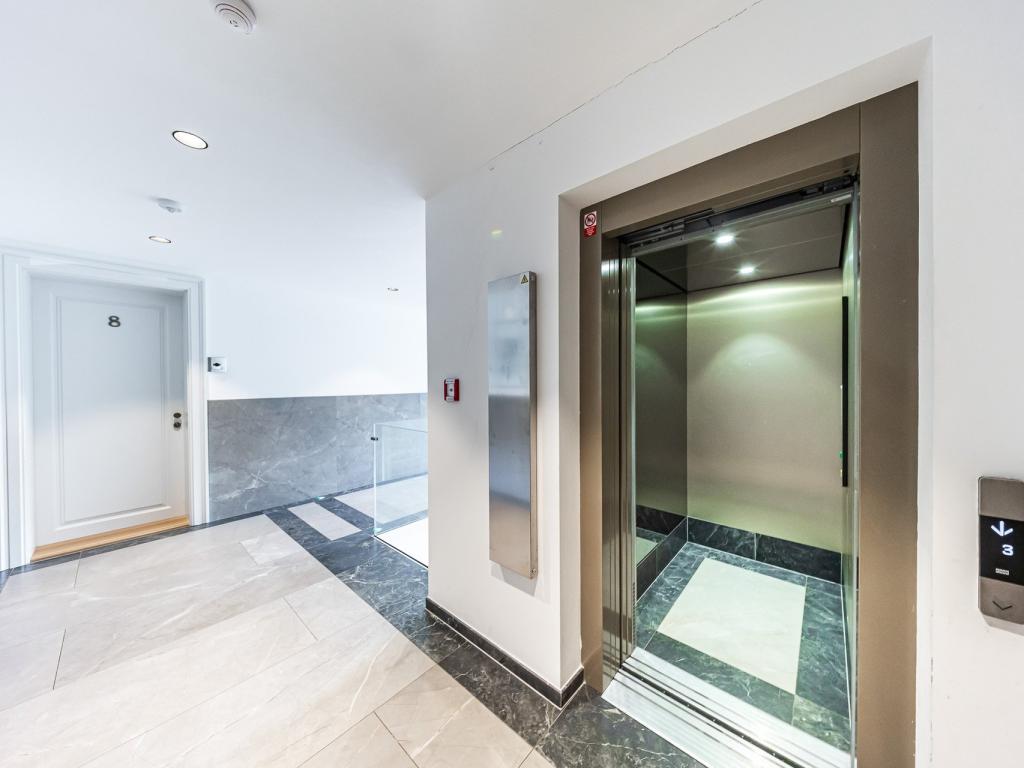 Pronájem bytu 4+kk 151 m2, Praha – náhled fotky 15