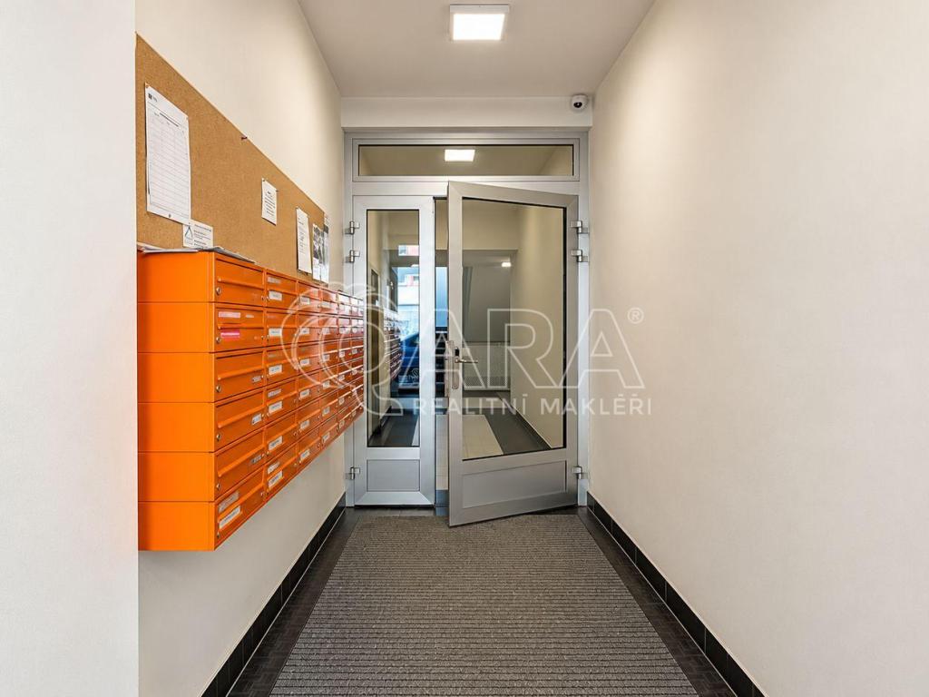 Pronájem bytu 3+kk 67 m2, Praha – náhled fotky 21