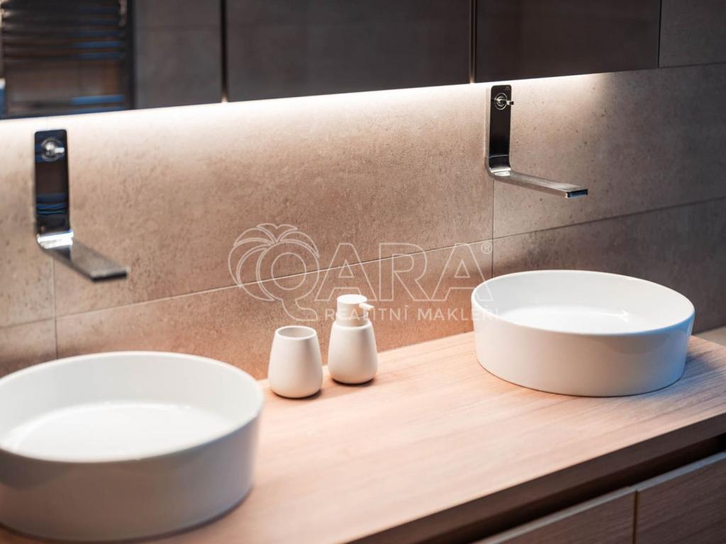 Pronájem bytu 5+kk 335 m2, Praha – náhled fotky 19