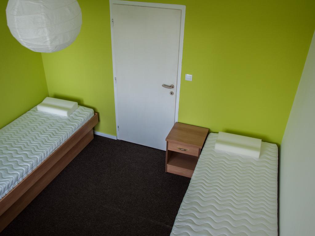 Spolubydleni bytu celý pokoj 80 m2