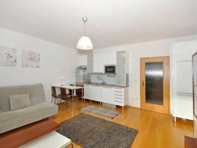 Pronájem bytu 1+kk 38 m2