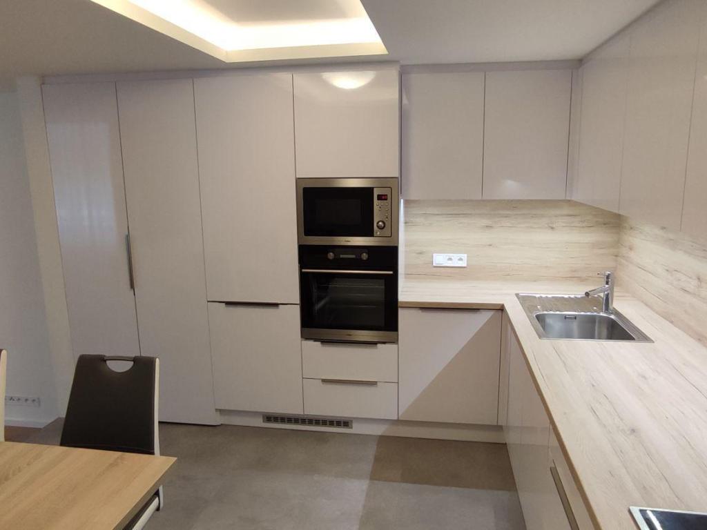 Pronájem bytu 2+1 80 m² – pohled 6