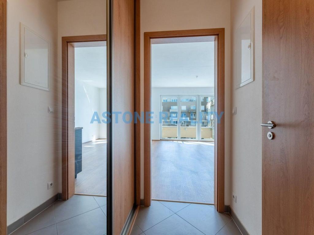 Prodej bytu 1+kk 36 m2, Praha – náhled fotky 16