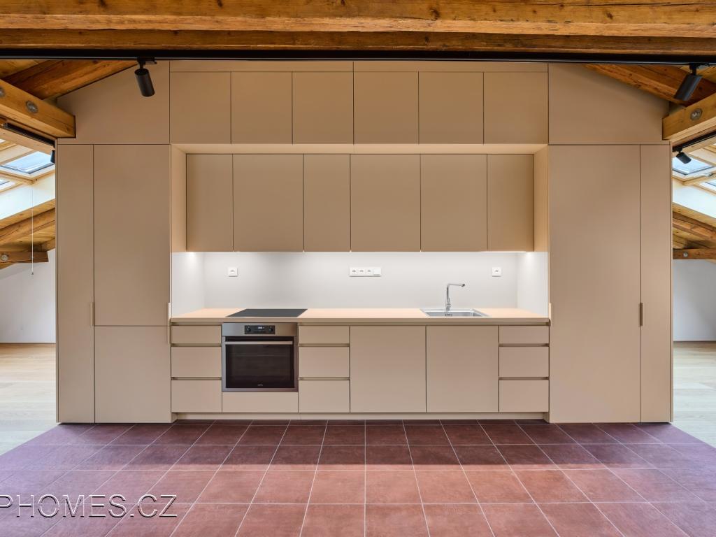 1-room apartment for rent · 97 m² · Praha — 1 155 €/mo