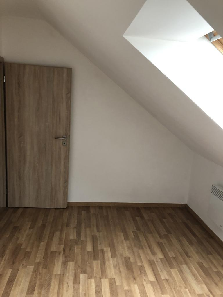 Pronajem bytu celý pokoj 77 m2