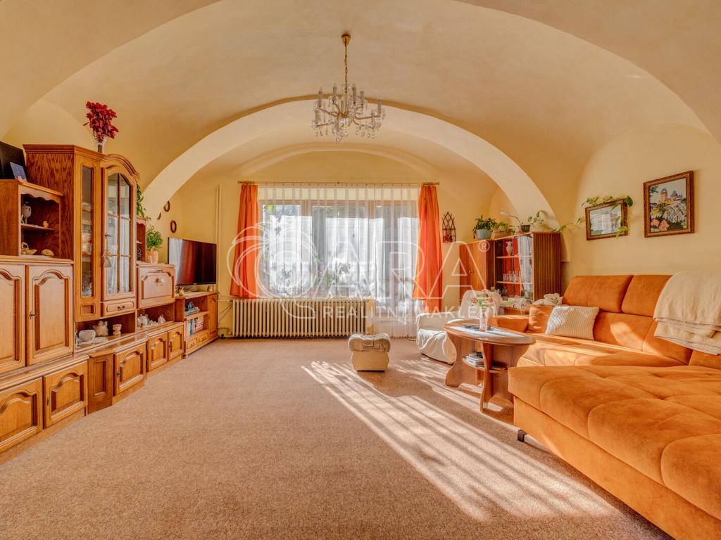 fivePlusRooms, Žebrák - Náměstí, 9980000 Kč, 320