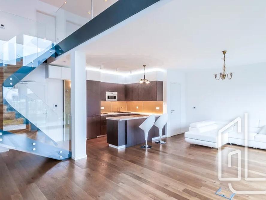 Pronájem bytu 5+kk 221 m2