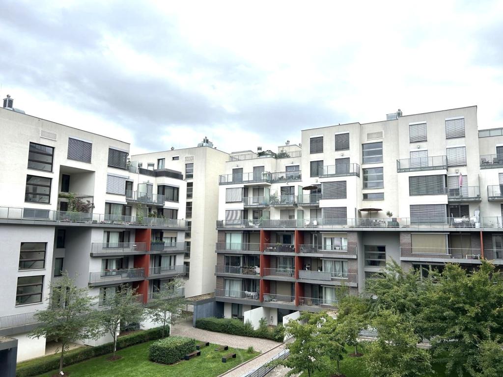 Pronájem bytu 2+kk 68 m2, Praha – náhled fotky 21