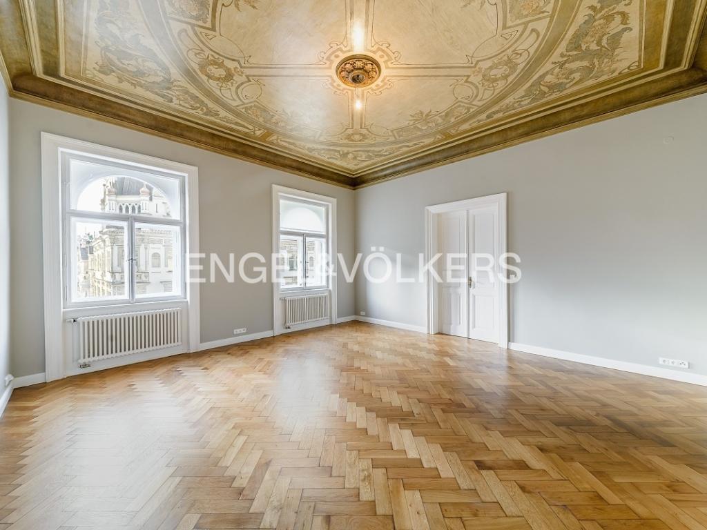 Pronájem bytu 6 a více 285 m2