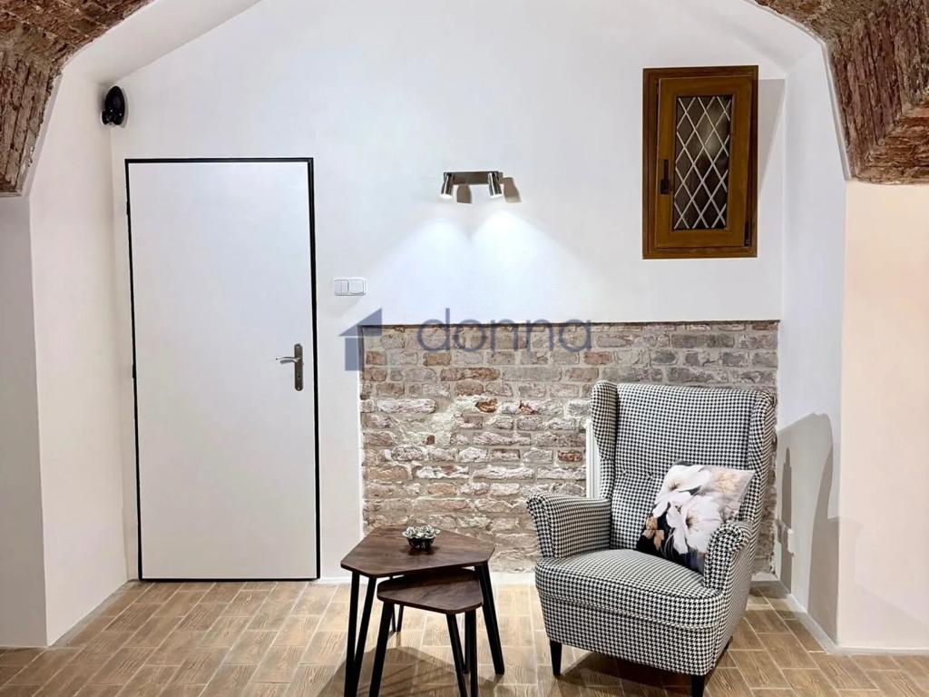 Pronájem bytu 1+kk 94 m2, Praha – náhled fotky 7