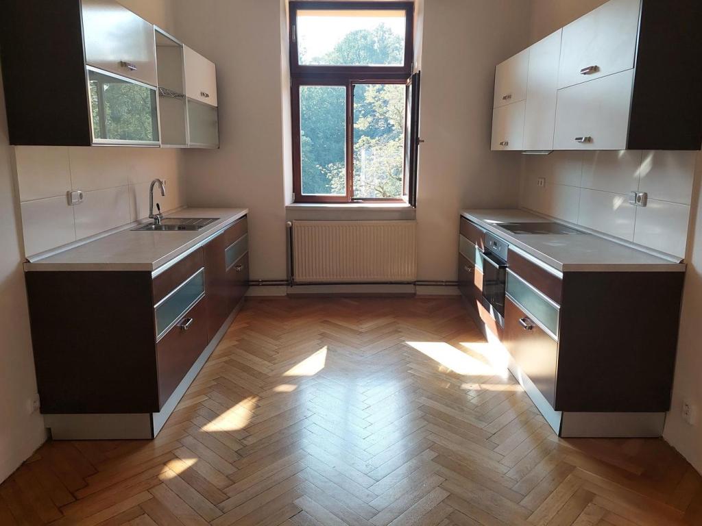 Pronájem 2+1, Liberec - Masarykova, 10000 Kč, 100