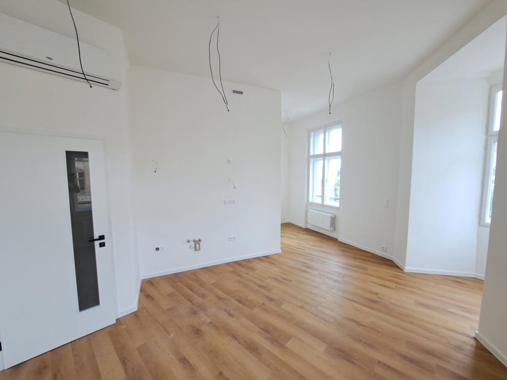 Pronájem bytu 1+kk 38 m2