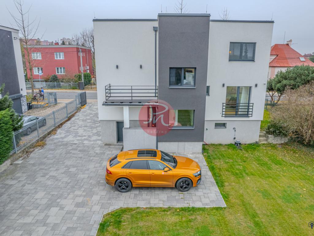 Pronájem bytu 6 a více 194 m2