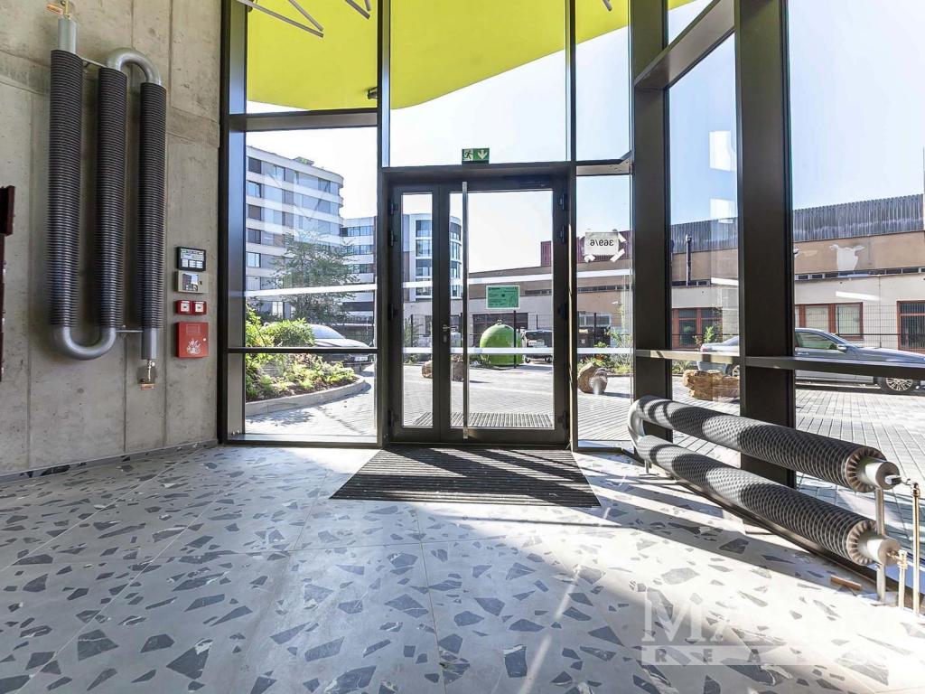 Prodej bytu 1+kk 37 m2, Praha – náhled fotky 23