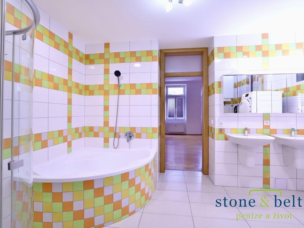 Pronájem bytu 3+1 116 m2, Praha – náhled fotky 7