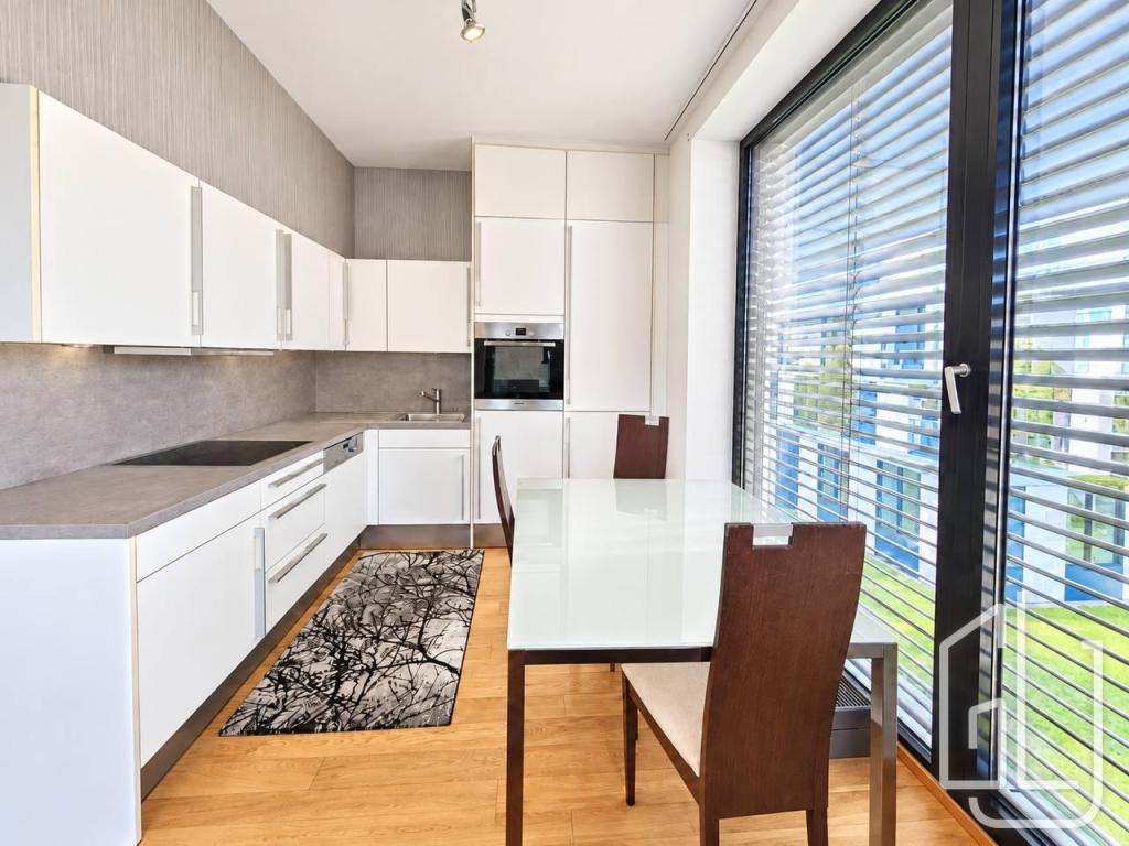 Pronájem bytu 1+kk 47 m2, Praha – náhled fotky 4