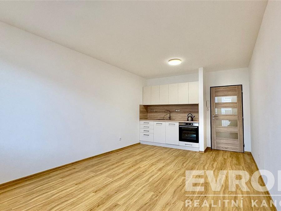 Pronájem bytu 1+kk 39 m2, Želechovice nad Dřevnicí – náhled fotky 2