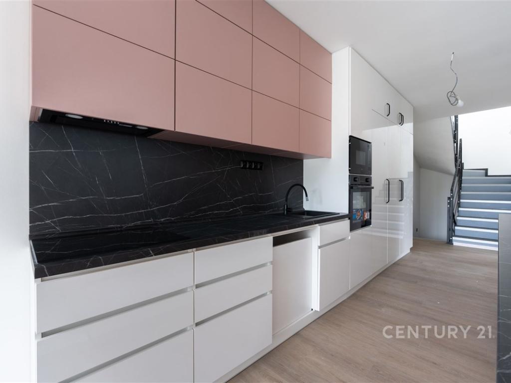 Pronájem bytu 4+kk 104 m2