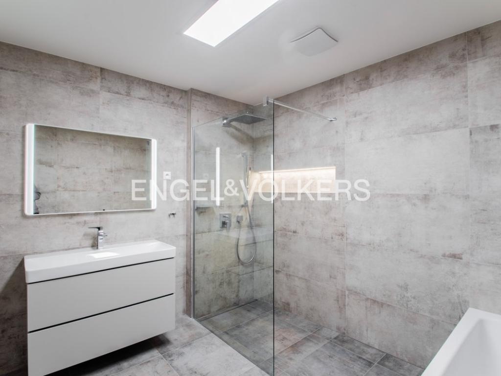 Pronájem bytu 5+kk 139 m2, Praha – náhled fotky 8