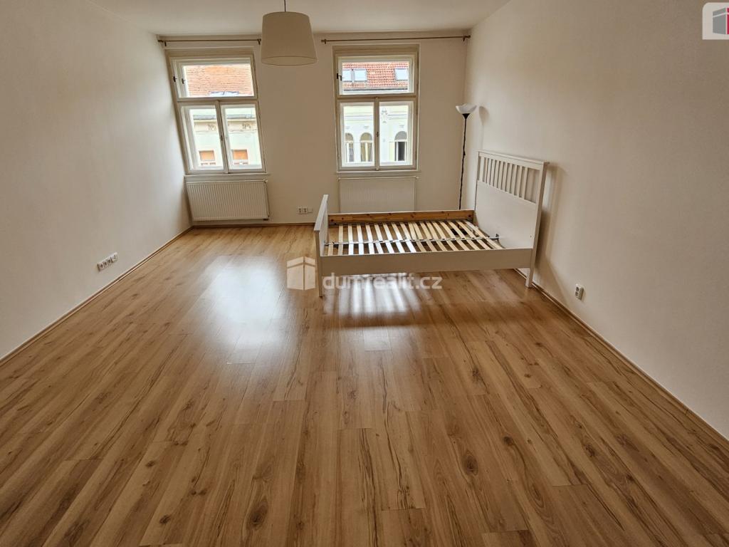 Pronájem bytu 1+1 65 m2
