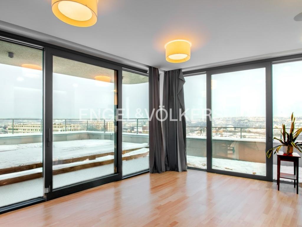 Pronájem bytu 6 a více 227 m2