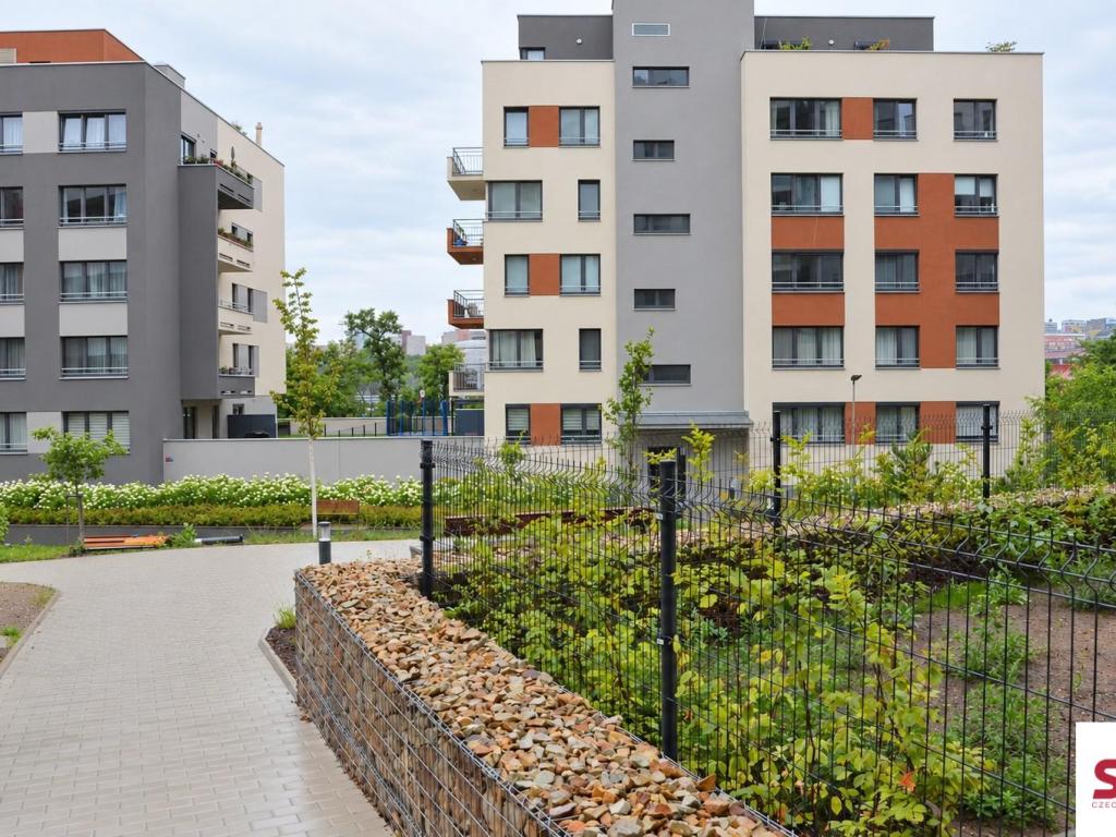 Pronájem bytu 1+kk 36 m2, Praha – náhled fotky 17