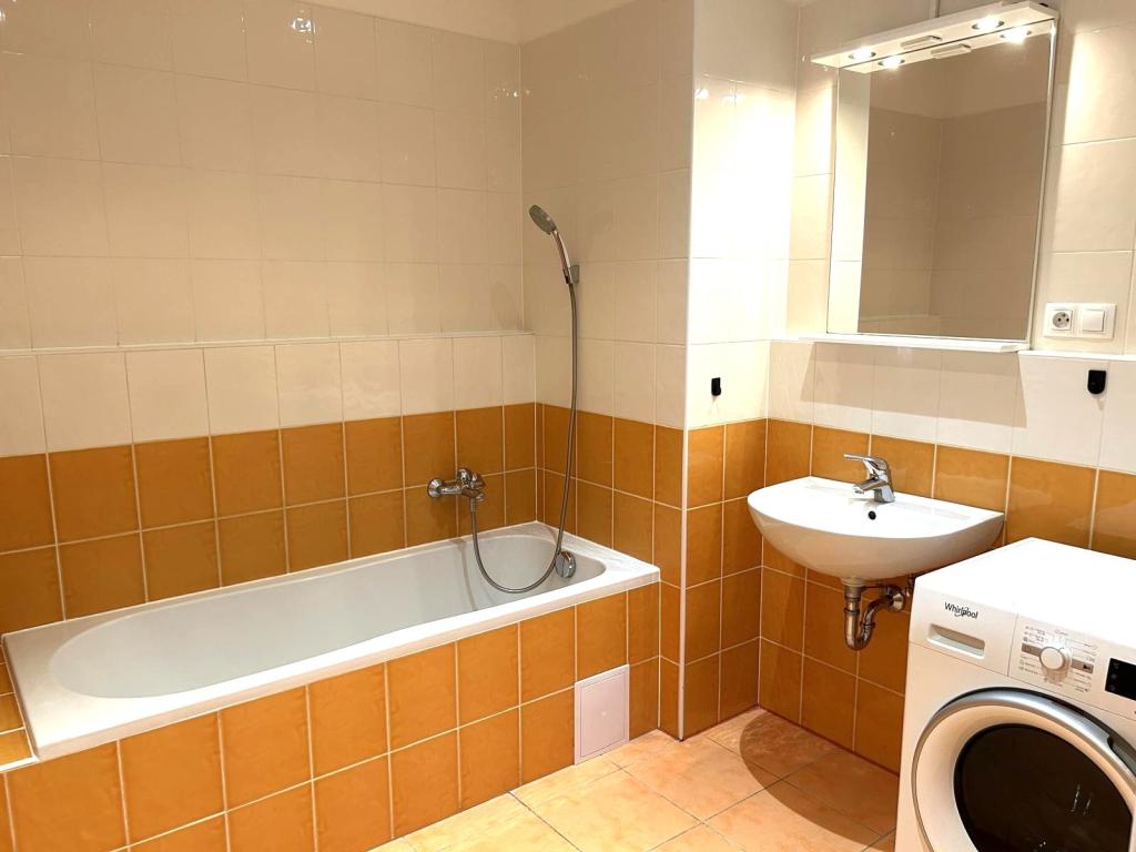 Pronájem bytu 2+kk 68 m2, Praha – náhled fotky 22