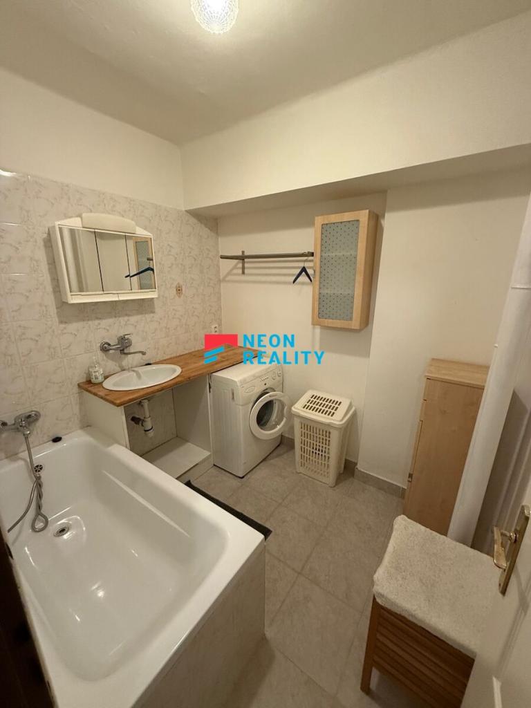Pronájem bytu 2+1 56 m² - Widok 3