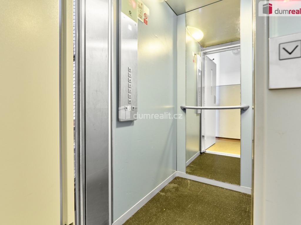 Prodej bytu 3+1 69 m2, Ostrov – náhled fotky 12