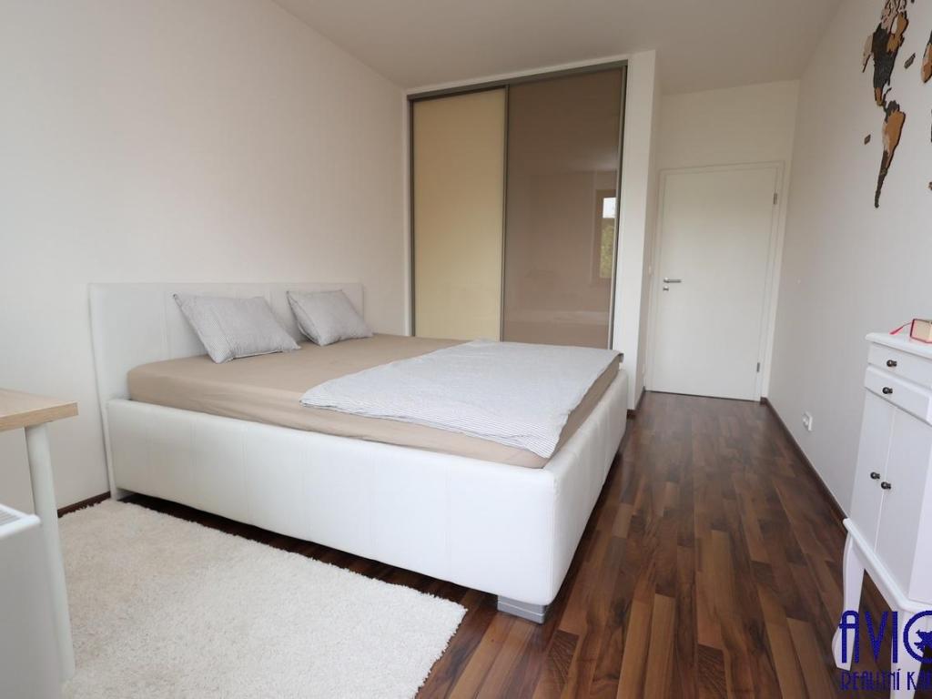 Pronájem bytu 2+kk 50 m2, Praha – náhled fotky 13